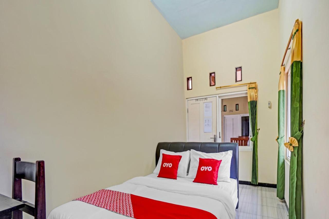 Oyo 3298 Bromo Guest House Family مالانغ المظهر الخارجي الصورة